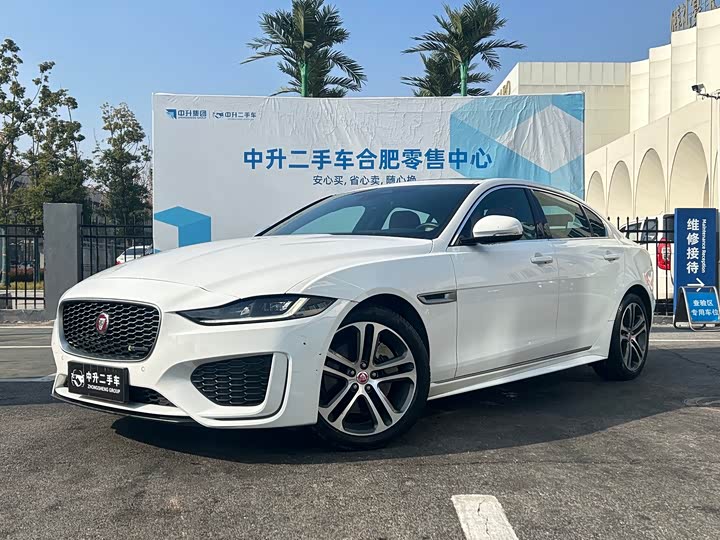 Фото 1 - Jaguar XE L