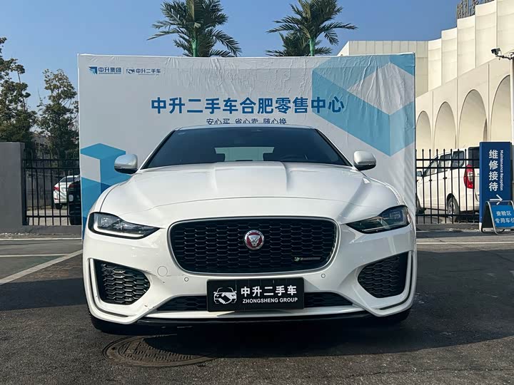 Фото 2 - Jaguar XE L
