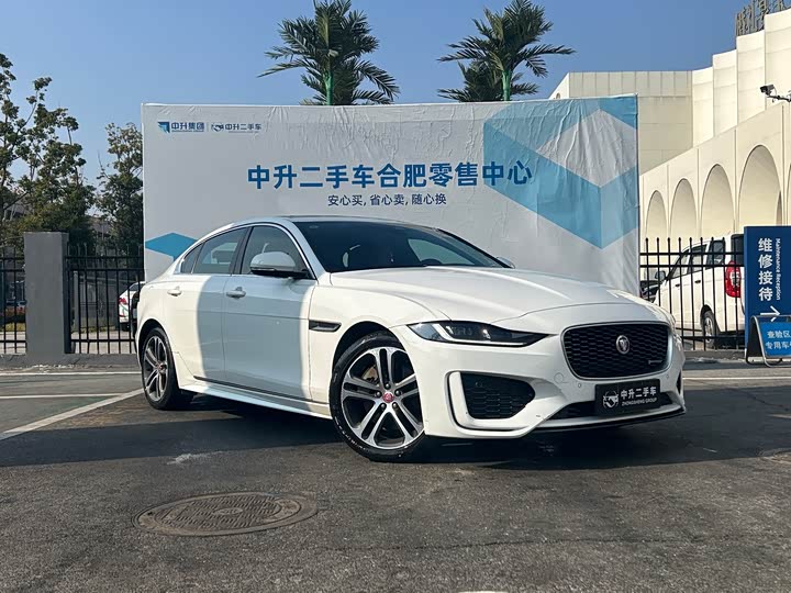 Фото 3 - Jaguar XE L
