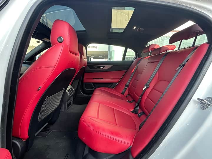 Фото 5 - Jaguar XE L