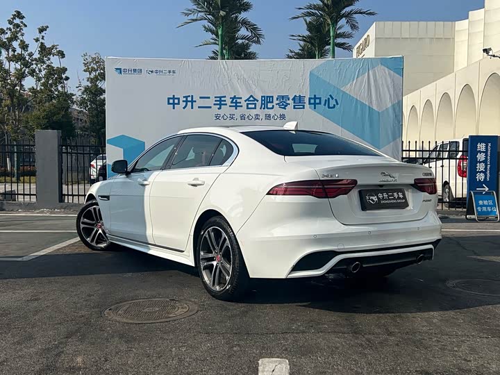 Фото 7 - Jaguar XE L