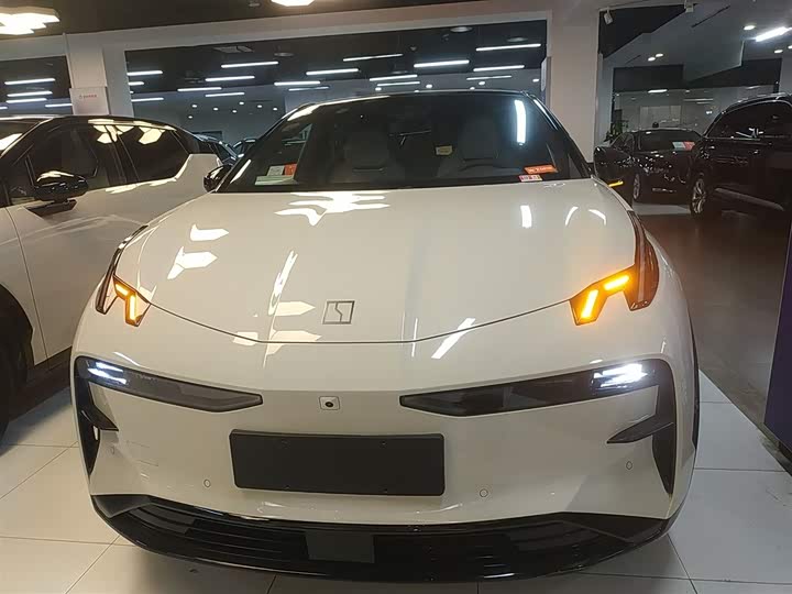 Фото 3 - Zeekr X