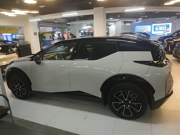 Фото 5 - Zeekr X