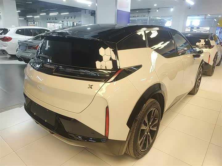 Фото 7 - Zeekr X