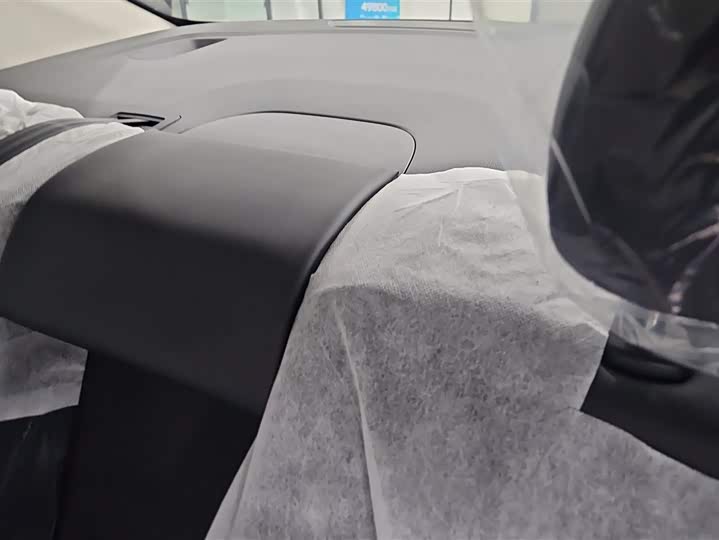 Фото 4 - Hongqi E-QM5