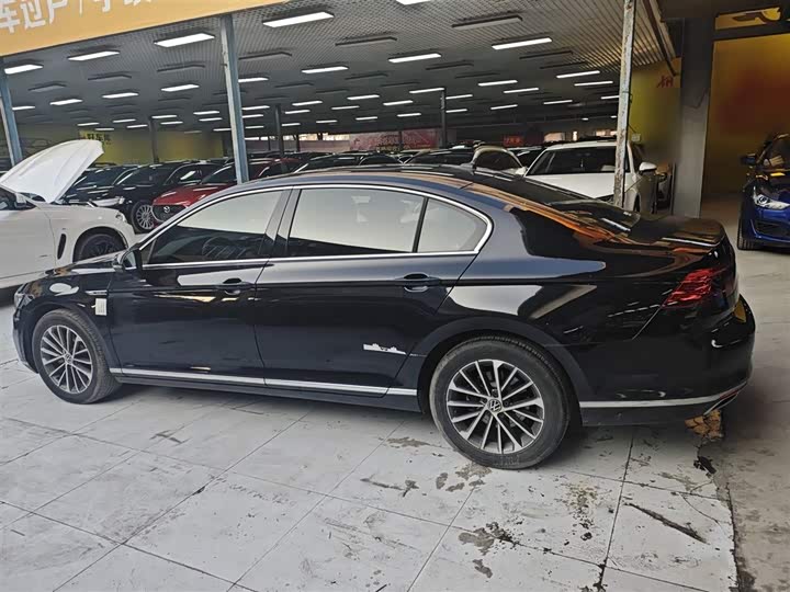 Фото 5 - Volkswagen Magotan