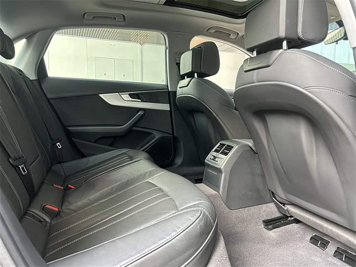 Фото 7 - Audi A4L