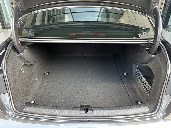 Фото 9 - Audi A4L