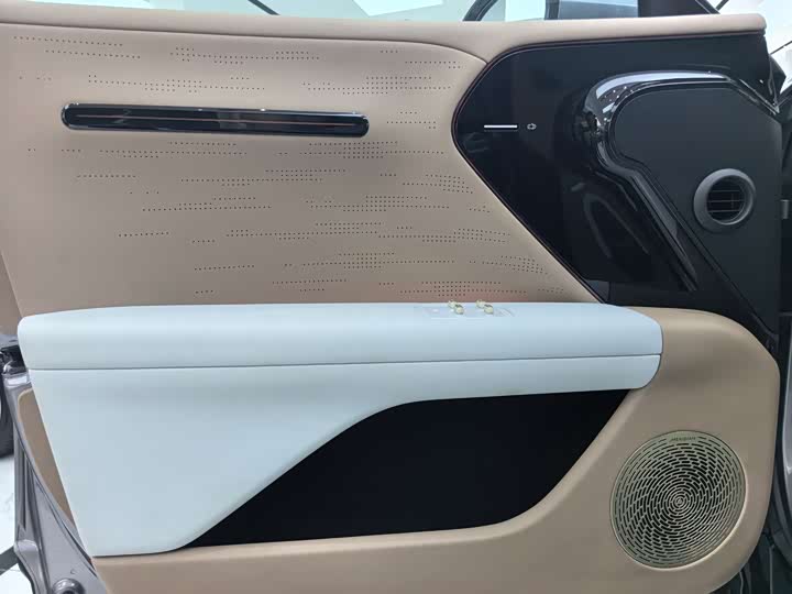 Фото 4 - Avatr 07