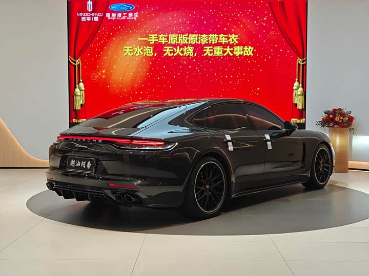 Фото 2 - Porsche Panamera