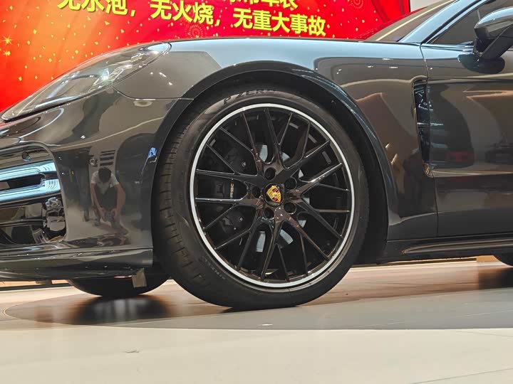 Фото 3 - Porsche Panamera