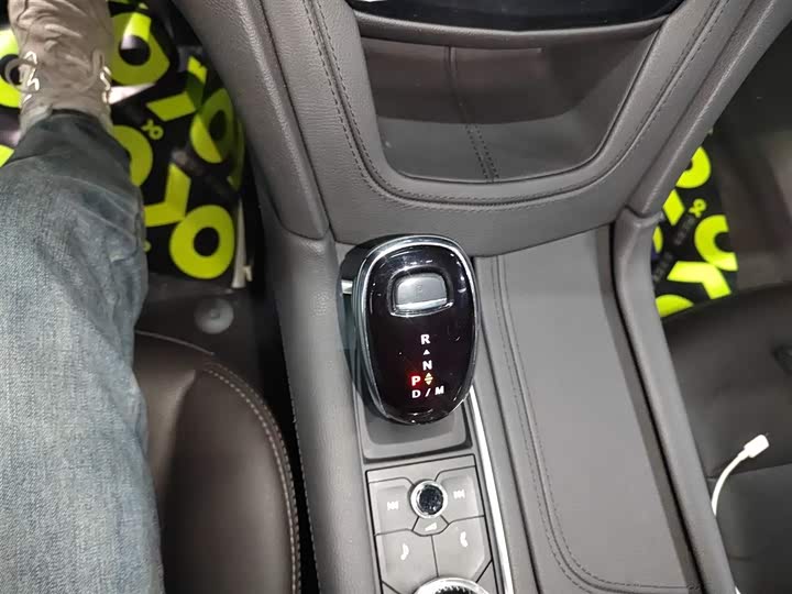 Фото 6 - Cadillac XT5