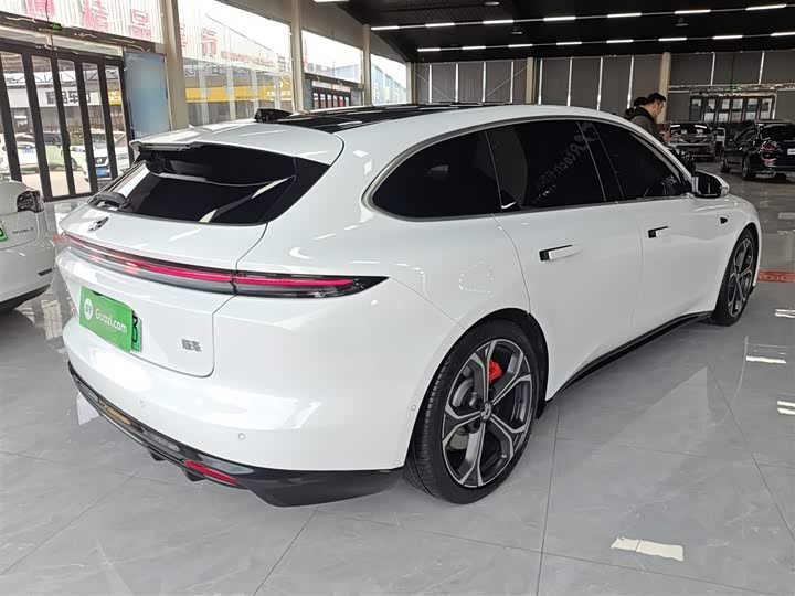 Фото 7 - Nio ET5T