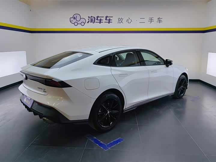 Фото 3 - Changan UNI-V Hybrid