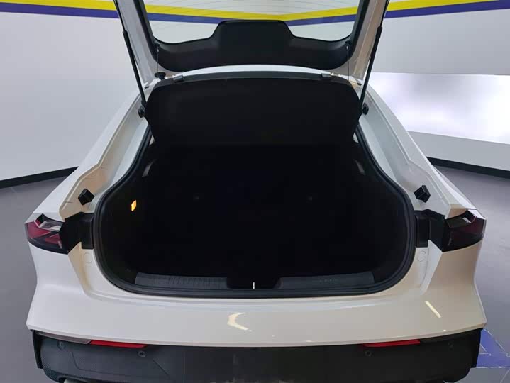 Фото 4 - Changan UNI-V Hybrid