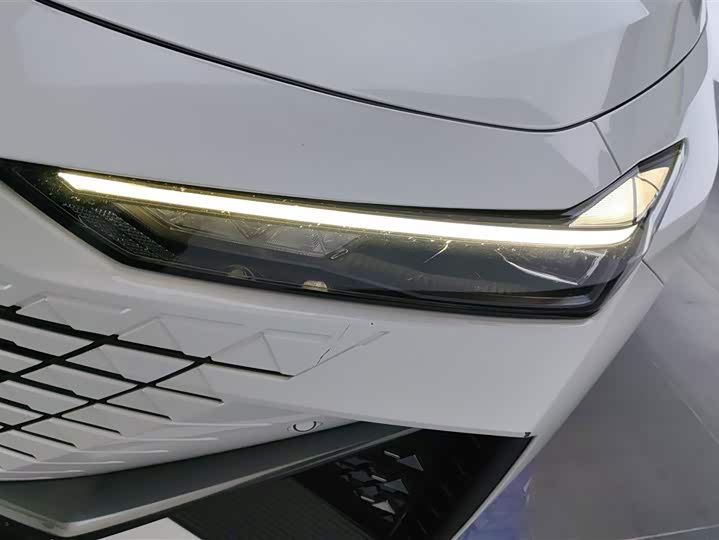 Фото 5 - Changan UNI-V Hybrid