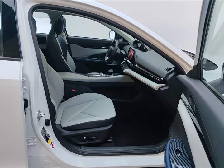 Фото 8 - Changan UNI-V Hybrid