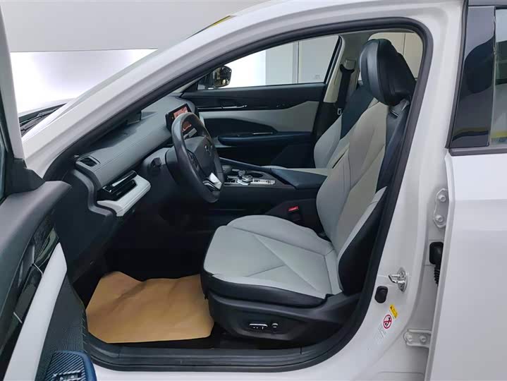 Фото 9 - Changan UNI-V Hybrid