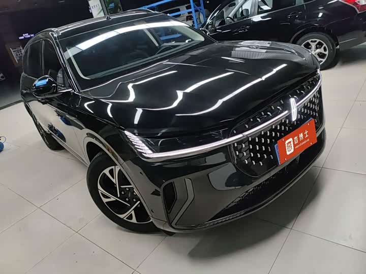 Фото 3 - Lincoln Nautilus