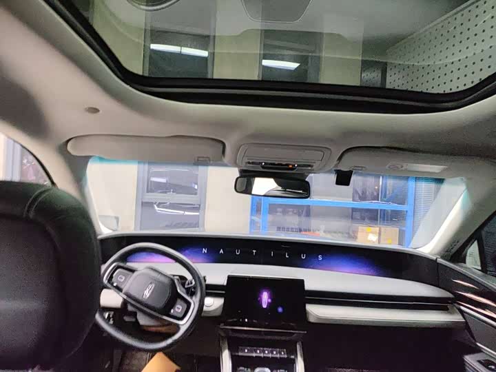 Фото 8 - Lincoln Nautilus