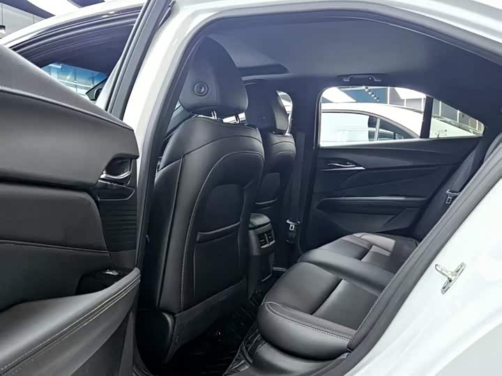 Фото 6 - Cadillac CT4