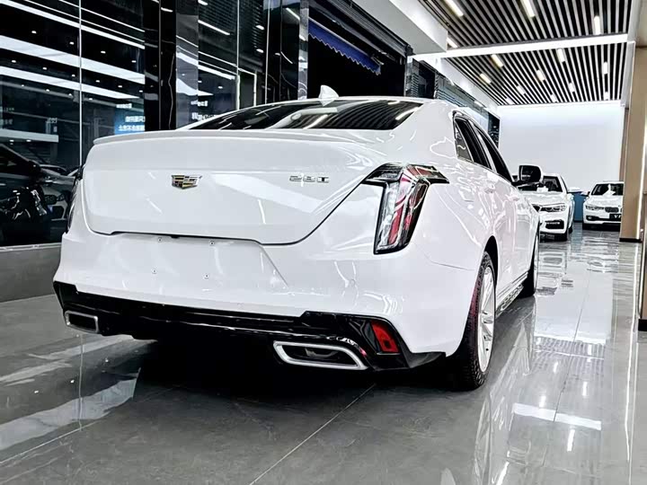 Фото 9 - Cadillac CT4