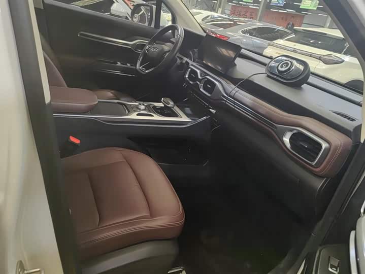 Фото 8 - Geely Okavango