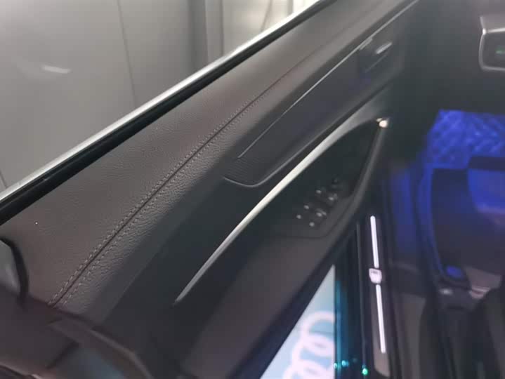 Фото 7 - Audi A6L