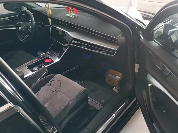 Фото 8 - Audi A6L