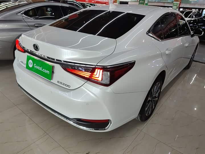 Фото 7 - Lexus ES