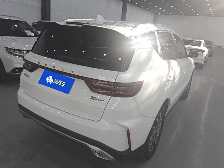 Фото 3 - Geely Vision X6