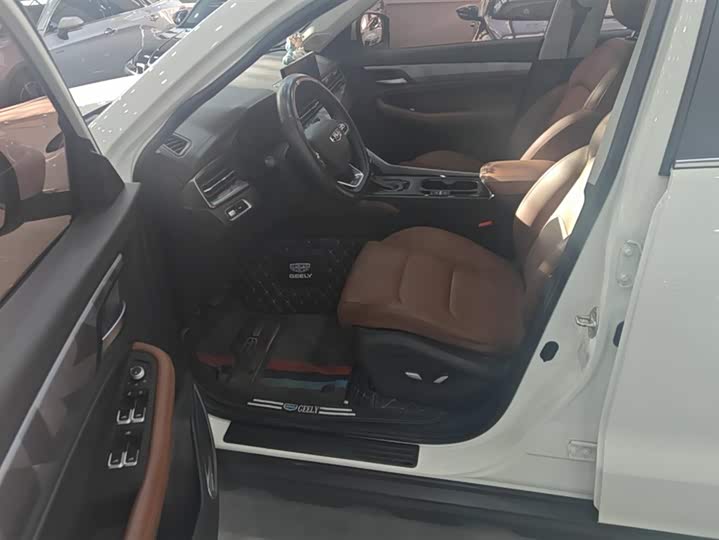 Фото 9 - Geely Vision X6