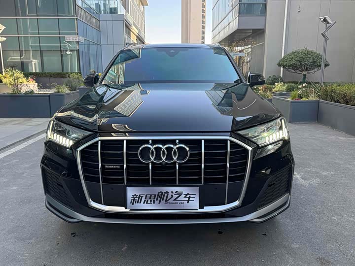Фото 2 - Audi Q7