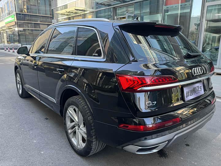 Фото 6 - Audi Q7