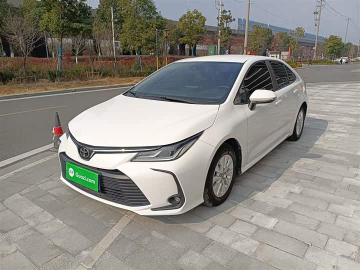 Фото 2 - Toyota Corolla