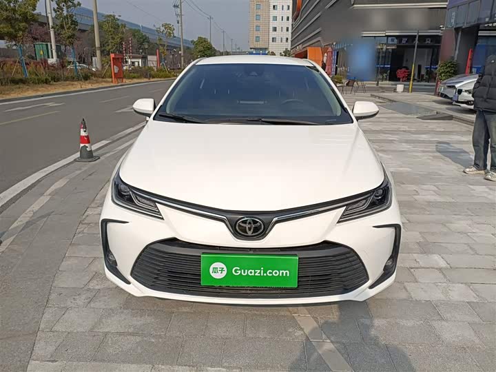 Фото 3 - Toyota Corolla