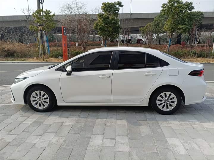 Фото 5 - Toyota Corolla