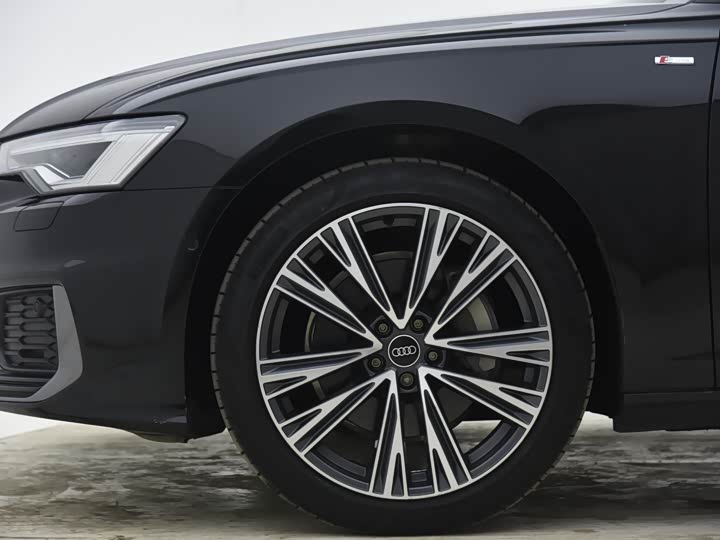 Фото 5 - Audi A6L