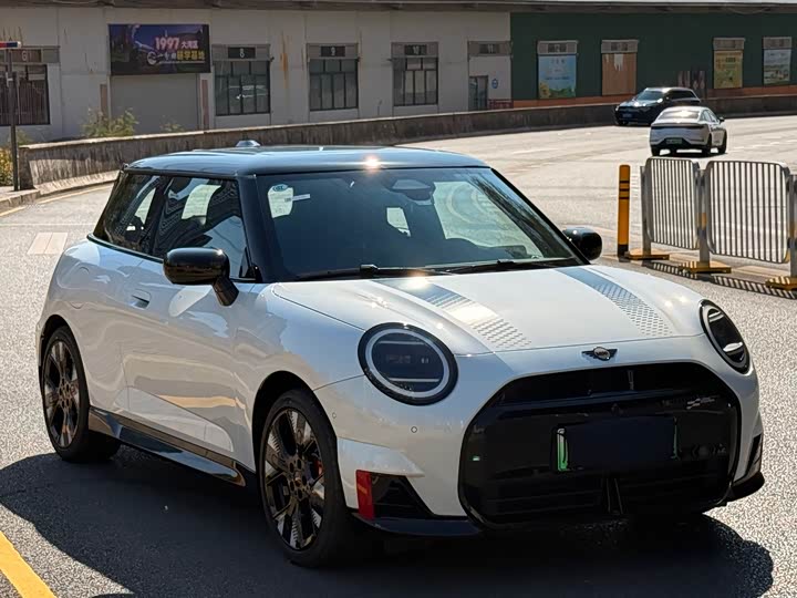 Фото 3 - Mini Cooper JCW