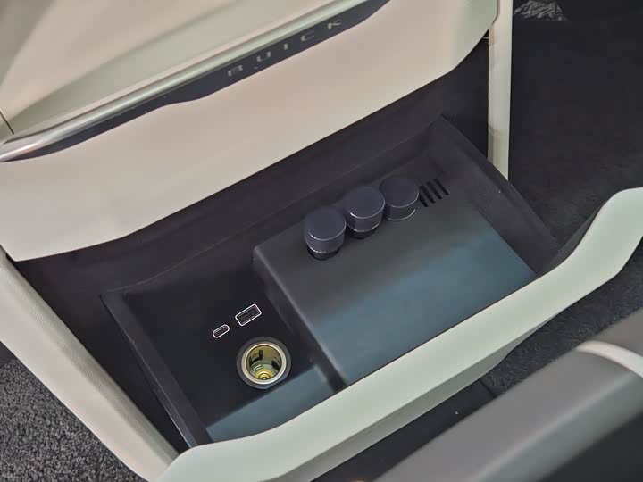 Фото 7 - Buick GL8 Hybrid