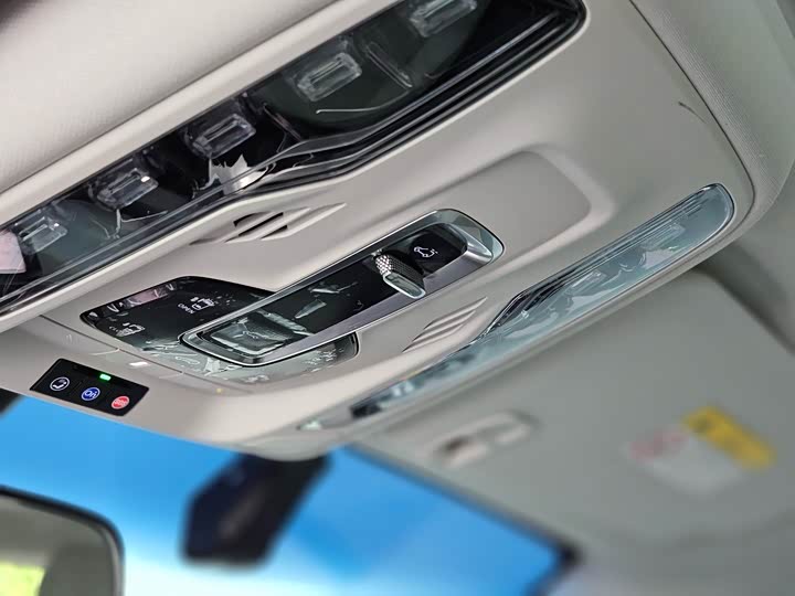 Фото 8 - Buick GL8 Hybrid