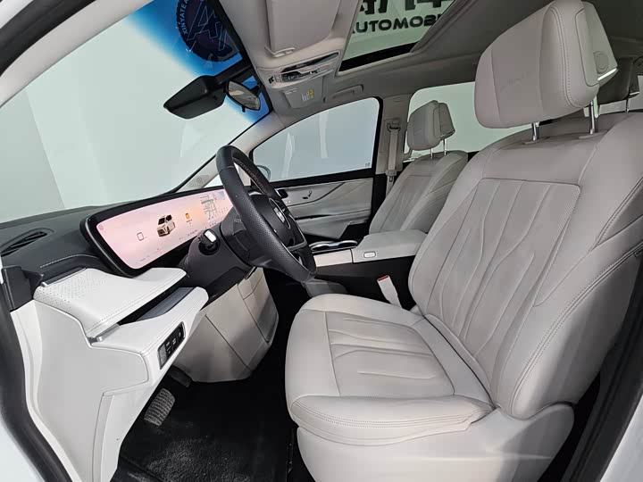 Фото 9 - Buick GL8 Hybrid