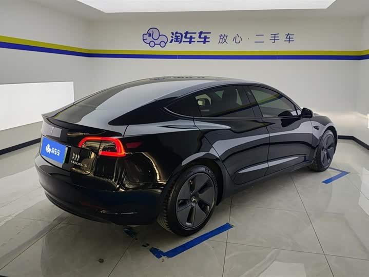 Фото 3 - Tesla Model 3