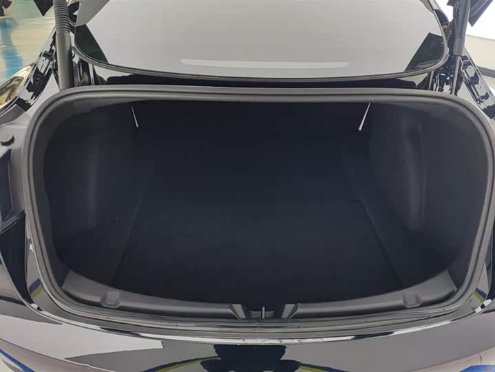 Фото 4 - Tesla Model 3