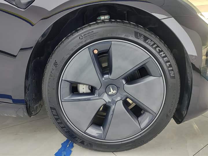 Фото 6 - Tesla Model 3