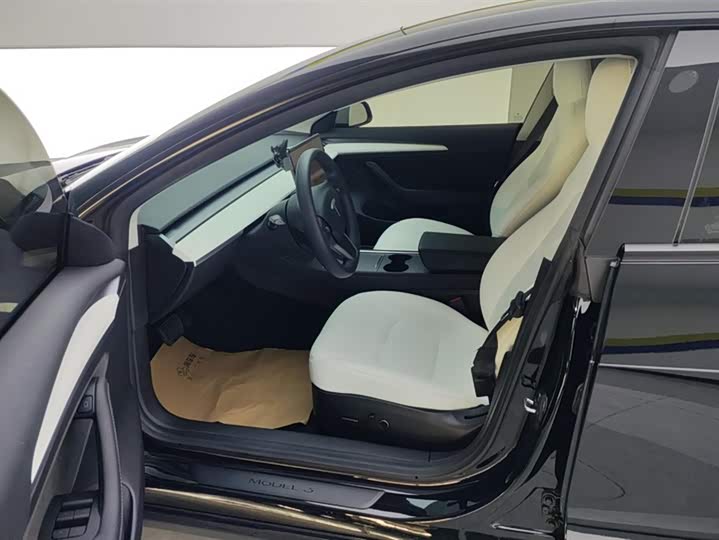 Фото 9 - Tesla Model 3