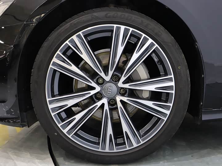 Фото 6 - Audi A6L