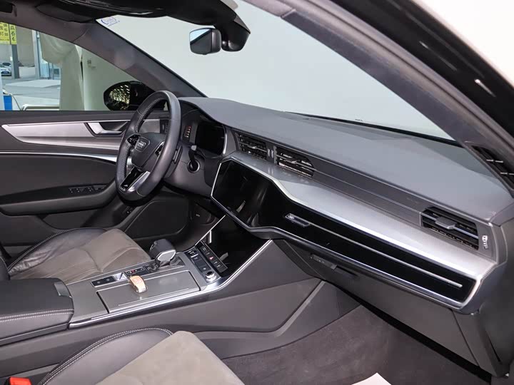 Фото 8 - Audi A6L