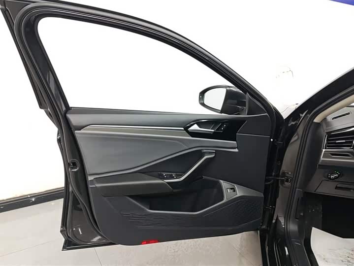 Фото 7 - Volkswagen Sagitar L