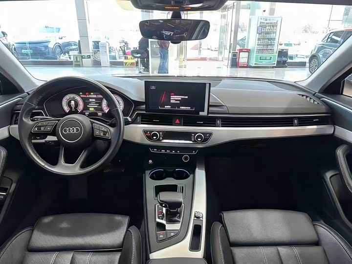 Фото 5 - Audi A4L